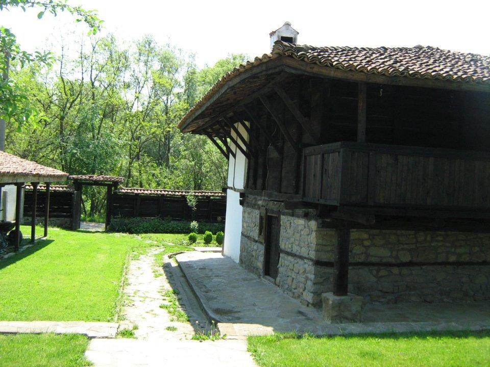 Отель Ecopark Елена Экстерьер фото